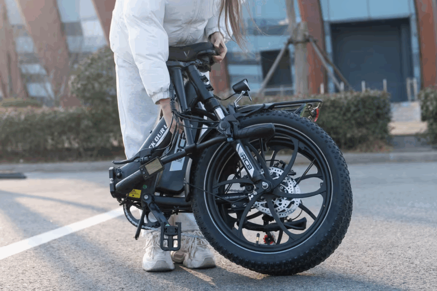 Le vélo RCB RK6 de Decathlon coûte moins de 760 € et il vaut son prix !