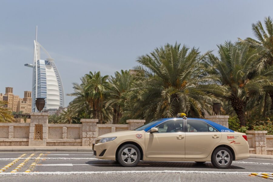 Voyage technophile à Dubaï : options de transport intelligentes pour les nomades numériques