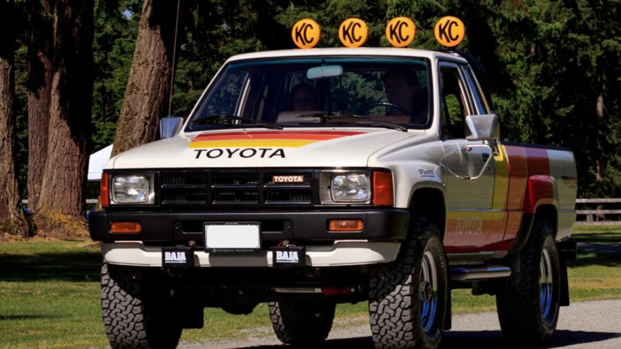 Pourquoi le Toyota Hilux des années 80 est considéré comme un véhicule invincible